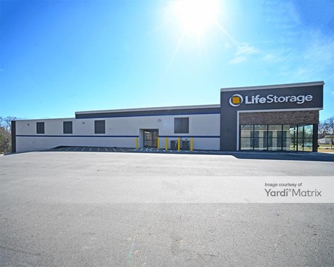 Storage Units for Rent available at 4094 Battleground Avenue, Greensboro, NC 27410