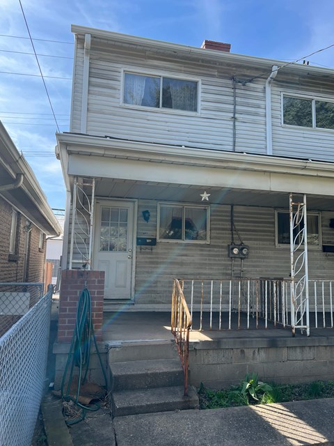 820 1/2 Monongahela Avenue 2 Beds Apartment for Rent
