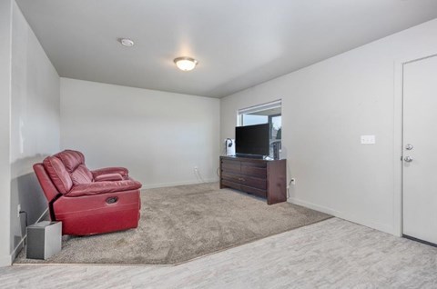 511 Cedar Avenue 2 Beds Apartment for Rent