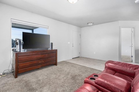 511 Cedar Avenue 2 Beds Apartment for Rent