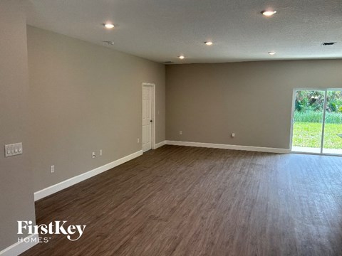 142 Ferguson St SW 4 Beds Apartment for Rent