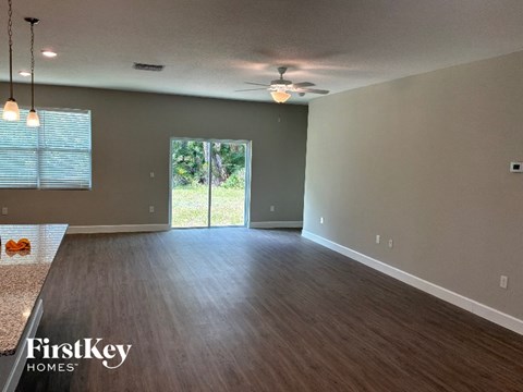 470 San Servando Ave SW 4 Beds Apartment for Rent