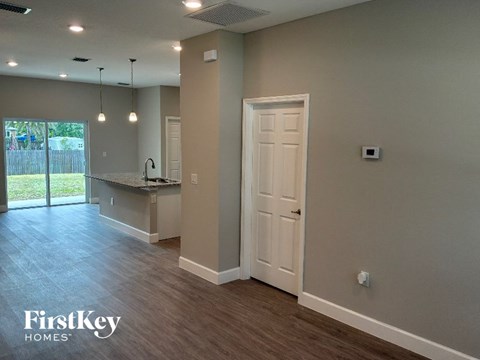 506 White Plains Ave SW 4 Beds Apartment for Rent