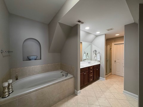 4097 Birkshire Heights 3 Beds Apartment for Rent