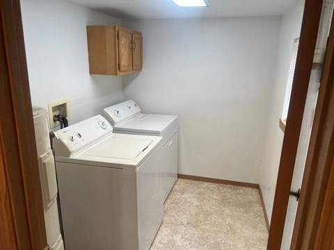 112 1/2 N Elm St 2 Beds Apartment for Rent
