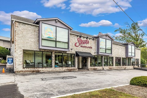 A building with a sign that says "Steak's Heart & Hath" on it.