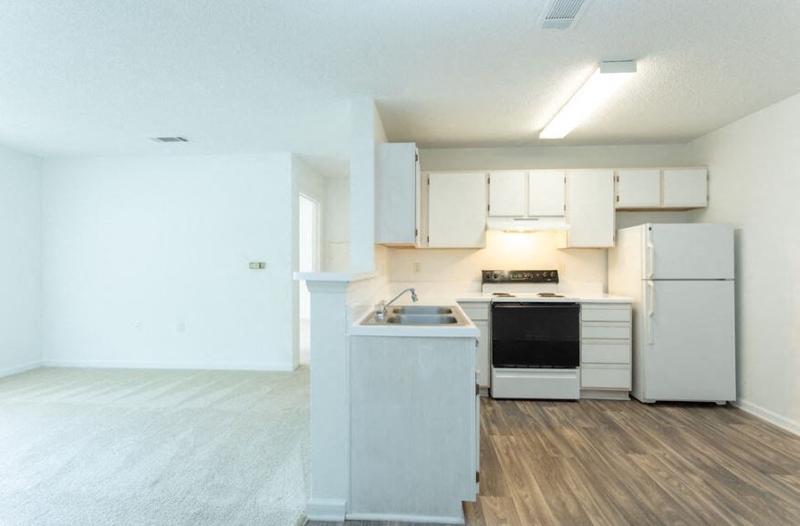 Kitchen Unit at Granville Oaks Apartment Homes, Creedmoor, NC 27522