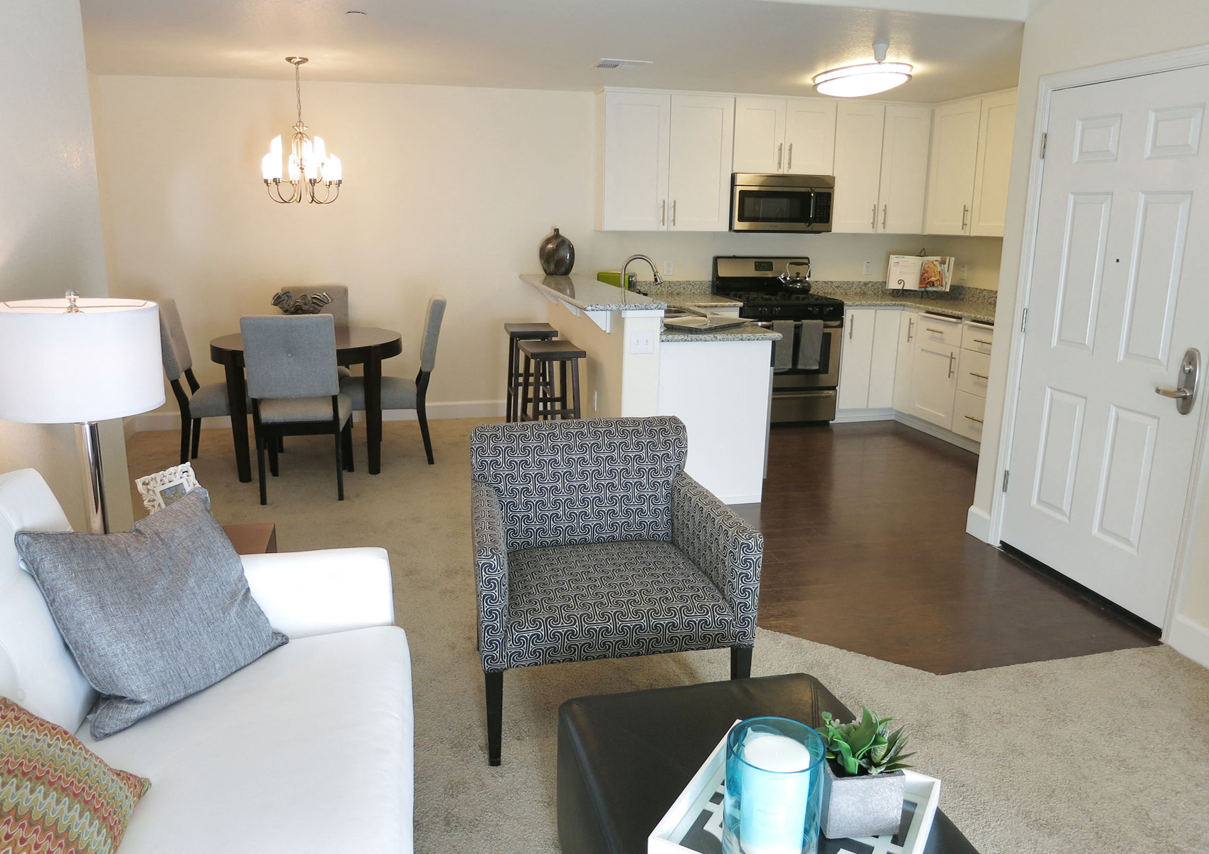 an open living room and kitchen with a dining room table and chairs