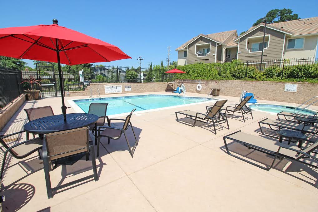 The Oaks at Hackberry | Apartments | Pool