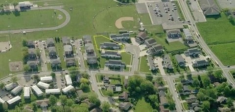 A yellow box is highlighted in a residential area.