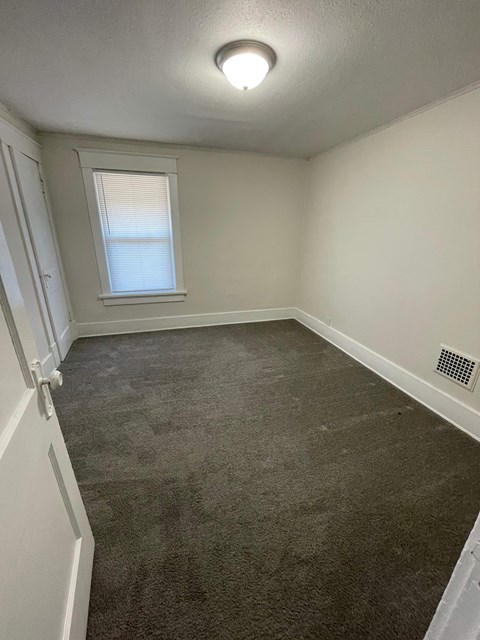 232 South Kenilworth Avenue 3 Beds Apartment for Rent