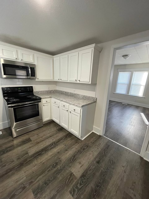 232 South Kenilworth Avenue 3 Beds Apartment for Rent
