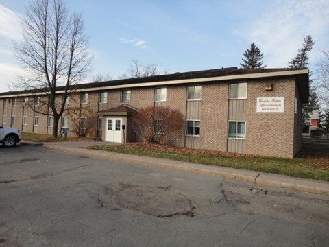 A building with a sign that says "Bellevue Assisted Living".