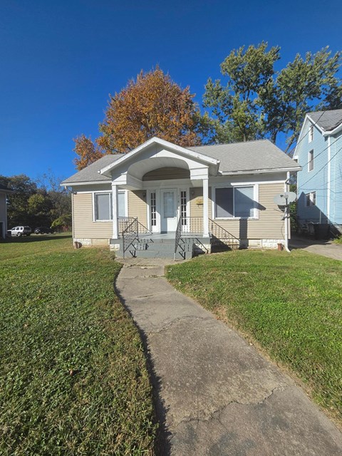 718 West Elm Street 2 Beds Apartment for Rent