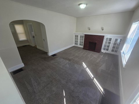 718 West Elm Street 2 Beds Apartment for Rent