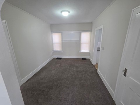 718 West Elm Street 2 Beds Apartment for Rent