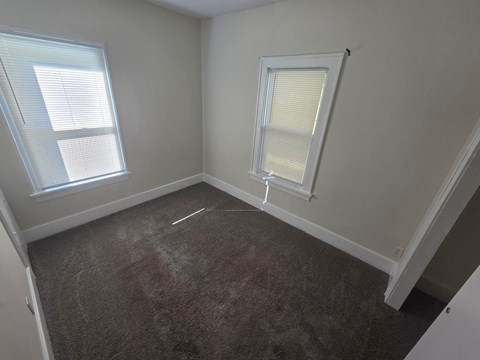 718 West Elm Street 2 Beds Apartment for Rent