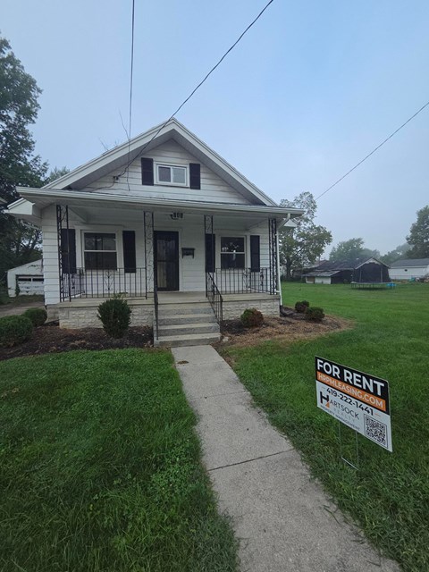 746 Oak Street 3 Beds Apartment for Rent
