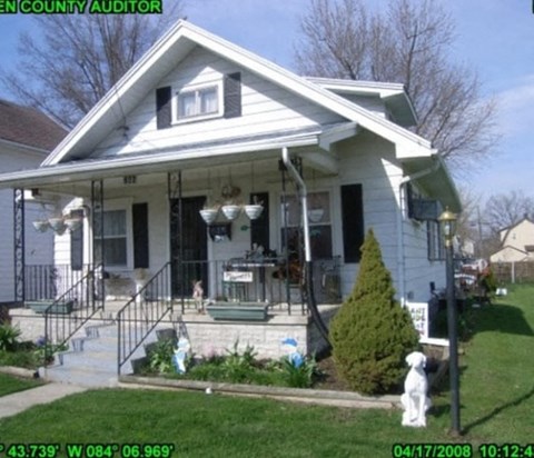 746 Oak Street 3 Beds Apartment for Rent