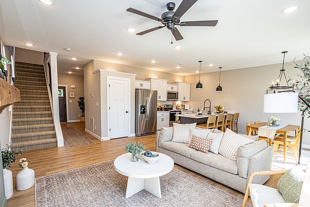 Source URL: https://medialibrarycf.entrata.com/100416/MLv3/3/27/2024/11/03/012304/6727dba837e860.53528532571.jpg