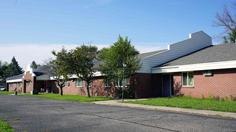 410 Minnesota Street W 1-2 Beds Apartment for Rent