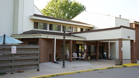 530 16Th Street South 1-2 Beds Apartment for Rent