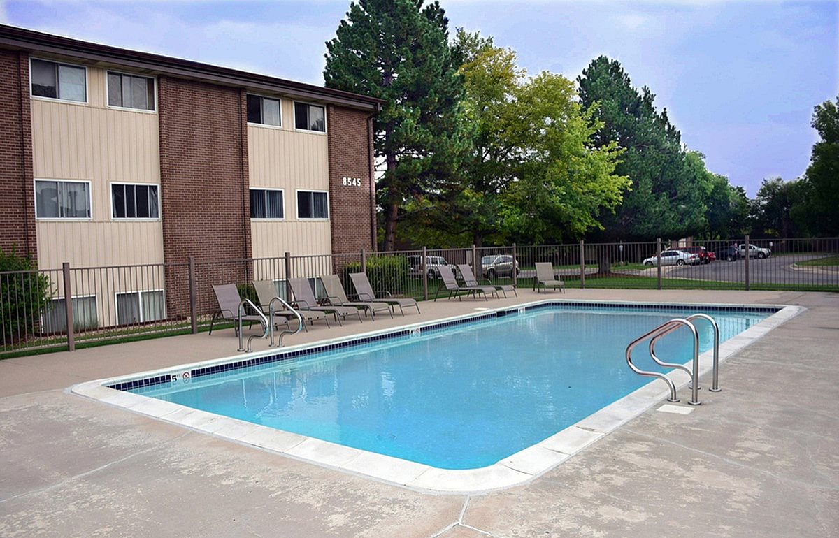 PINETREE Apartments