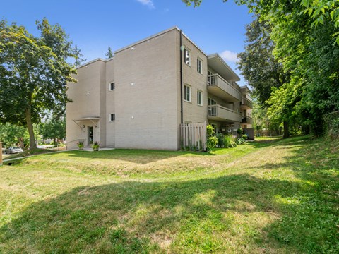 109 Westmount Drive 2 Beds Apartment for Rent