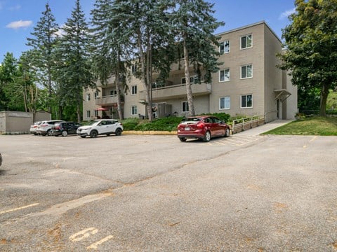 109 Westmount Drive 2 Beds Apartment for Rent