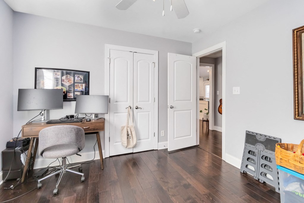 A room with a desk and chair in it.