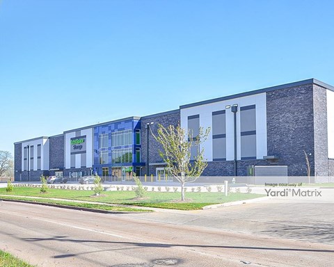 Storage Units for Rent available at 3307 West Fuqua Street, Houston, TX 77045