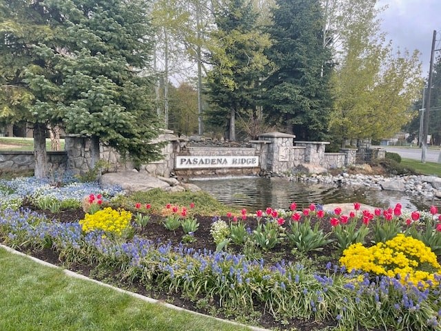 A garden with a sign that says Pasadena Hedge.