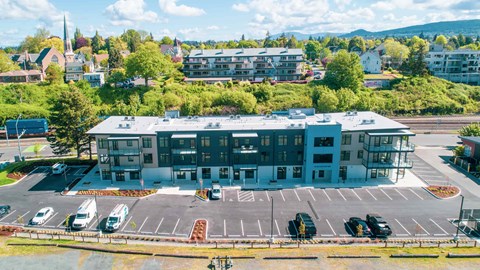 A large building with a parking lot in front of it.