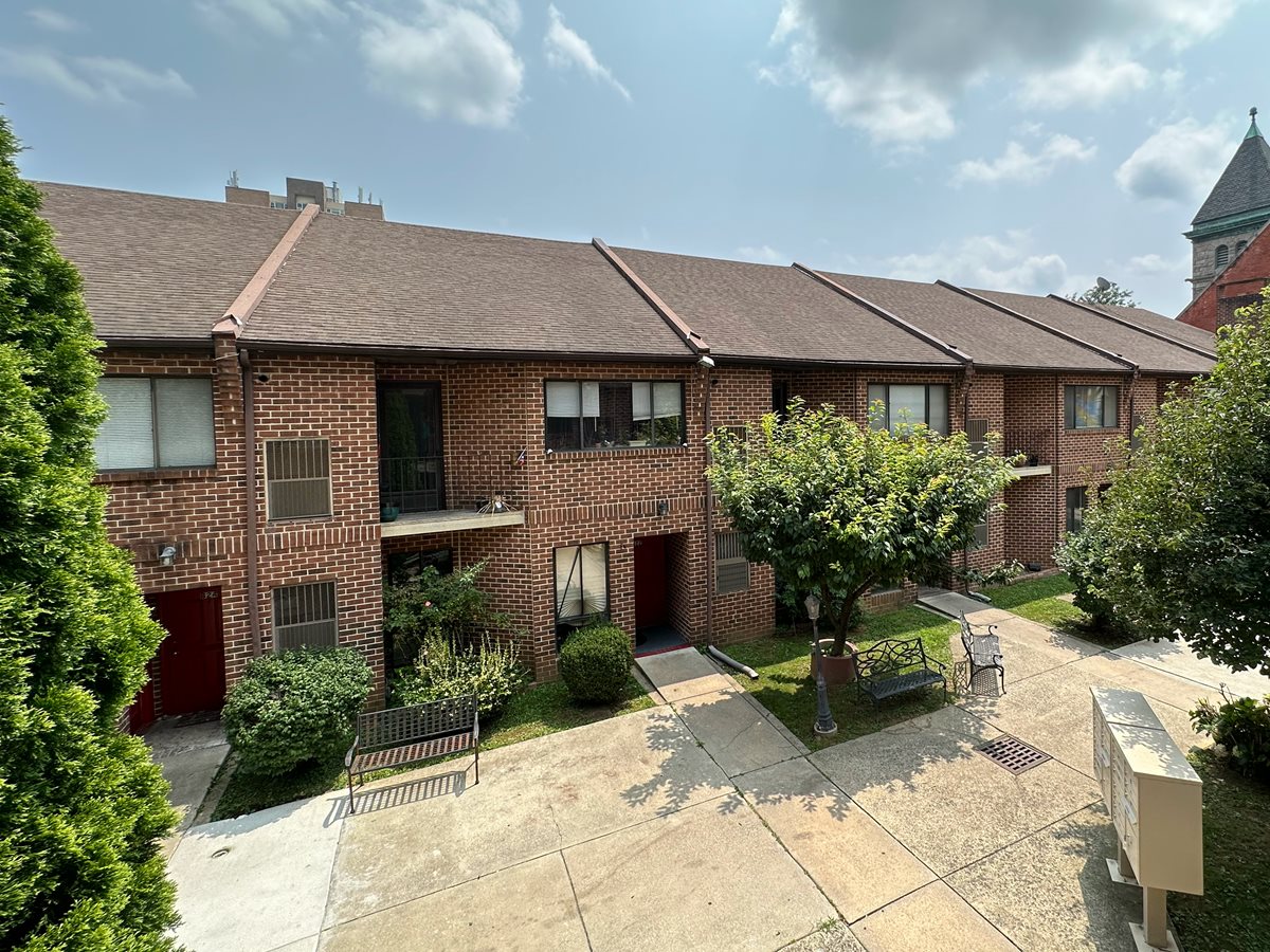 Court Commons Apartments