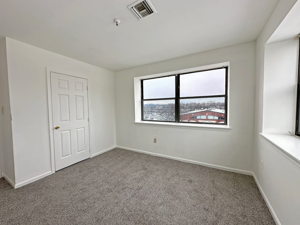 Source URL: https://medialibrarycf.entrata.com/18901/MLv3/3/27/2024/01/22/041414/65aef6bd144880.95893218164.jpg