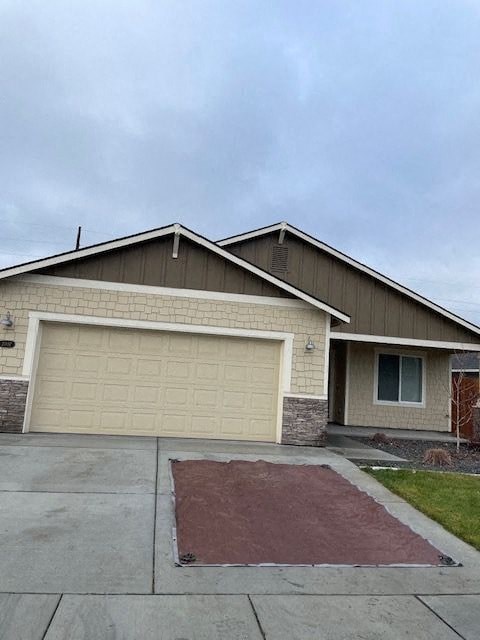 A house with a garage door and a driveway.