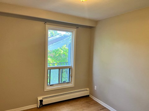 300 Holland Street West Units 1-13 1-2 Beds Apartment for Rent - Photo Gallery 2