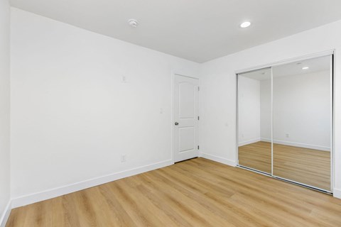 XX25-9611-9613.5 S. Hobart*** 3 Beds Apartment for Rent - Photo Gallery 31