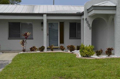 A house with the number 4608 on the wall.