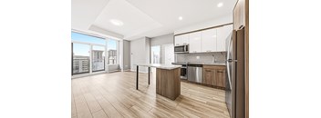 Queen – 2 Bed – 2 Bath – 2 Balconies