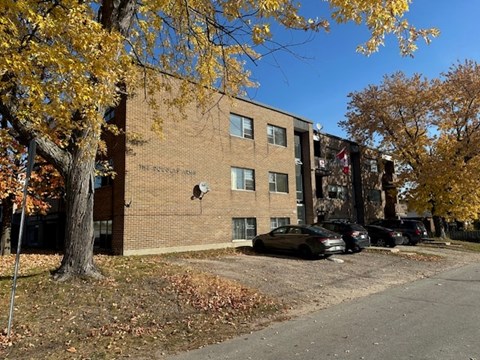 A building with a parking lot in front of it.