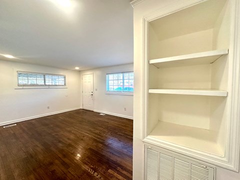 105 Gay Street 2 Beds House for Rent - Photo Gallery 2