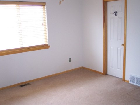 1609 COLUMBINE VILLAGE DRIVE 3 Beds Apartment for Rent