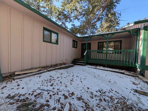1015 EDGE HILL DRIVE 3 Beds Apartment for Rent
