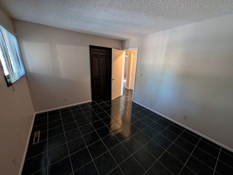 1015 EDGE HILL DRIVE 3 Beds Apartment for Rent