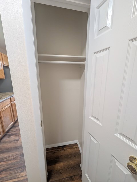 510-D Mountain View Place 2 Beds Apartment for Rent