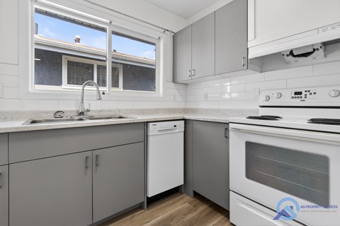Main, 12829 102 Street NW 3 Beds Apartment for Rent