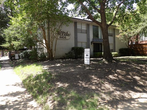 A building with a sign that says "Royale V Orleans 4405" is surrounded by trees.
