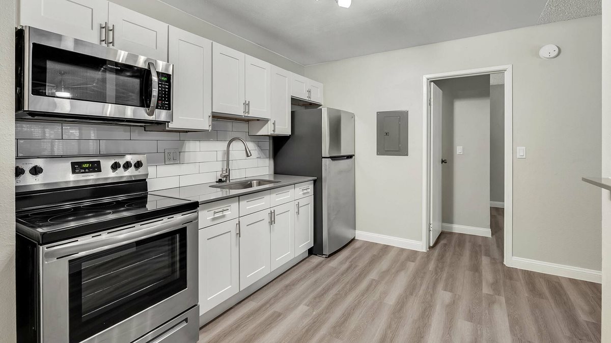 Tides At Spring Mountain Apartments