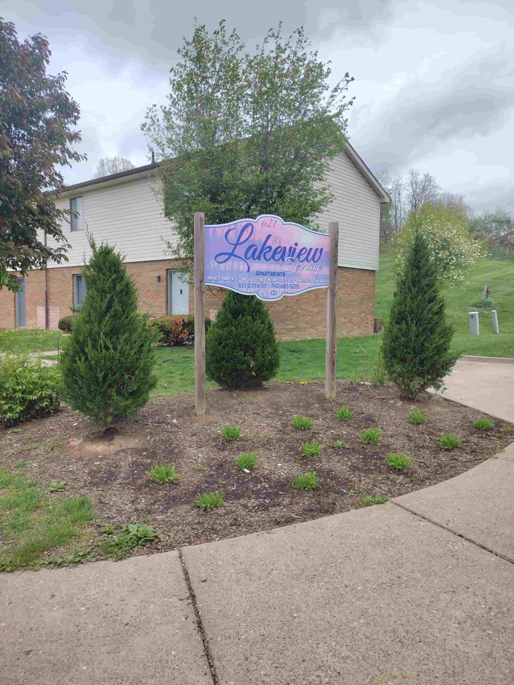 A sign that says Lakeview in front of a building.